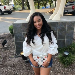 This super cute white top